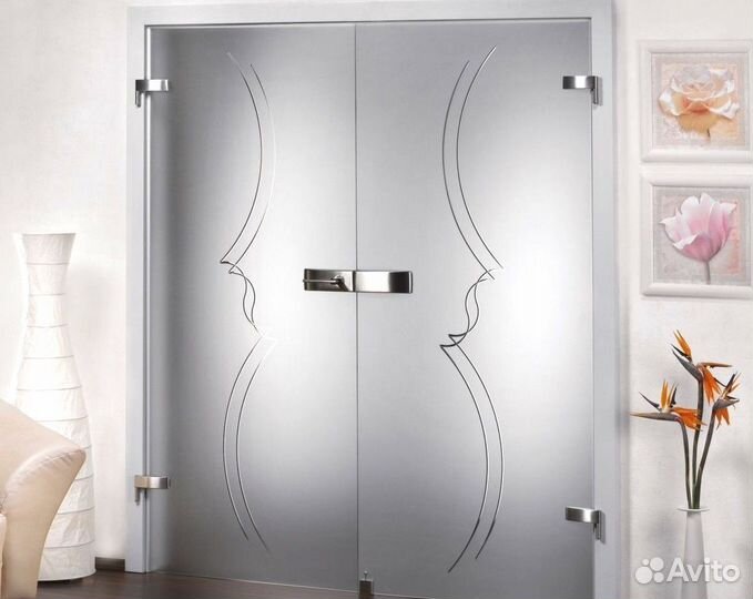 Стеклянная дверь