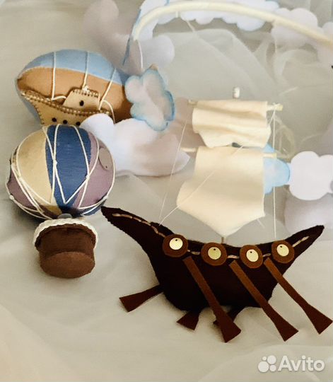 Мобиль на кроватку из фетра