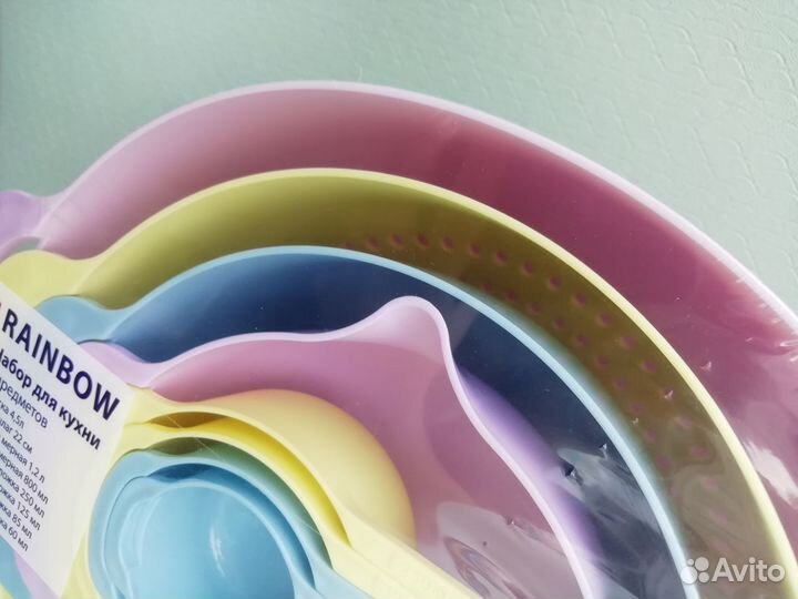 Новый набор пластиковых мисок для дачи