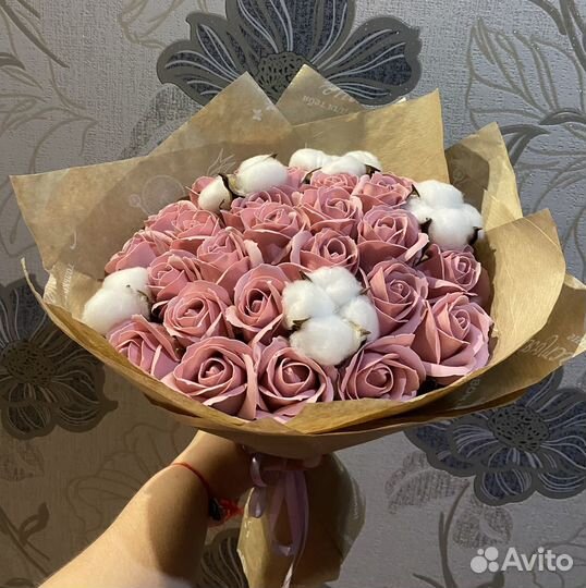 Букет из мыльных роз с хлопком