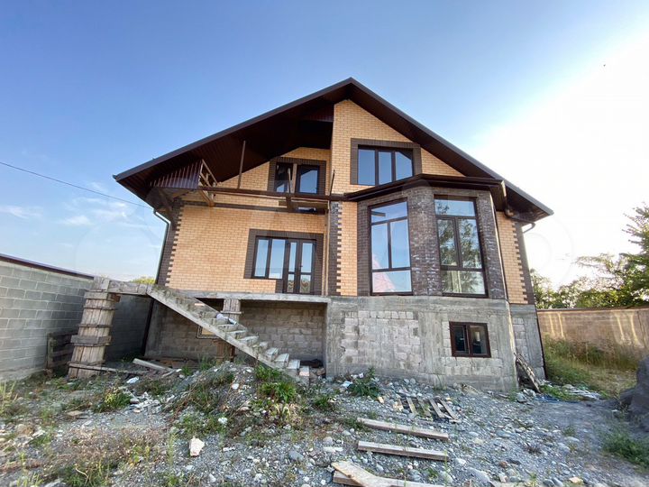 Дом 300 м² на участке 9,5 сот.