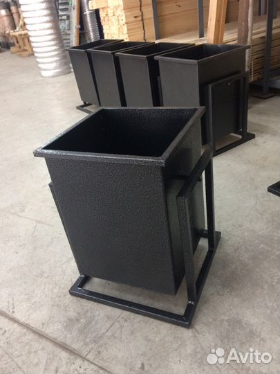 Урна уличная №1 металлическая 30*30 40h