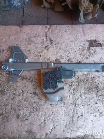 Стеклоподъемник передний правый Peugeot Partner