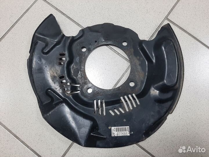 Кожух ступицы передний левы Land Cruiser 200 07-15