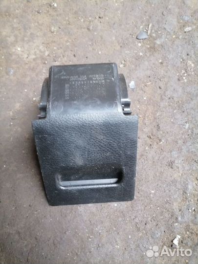 Крышка блока предохранителей салона Mitsubishi Lan