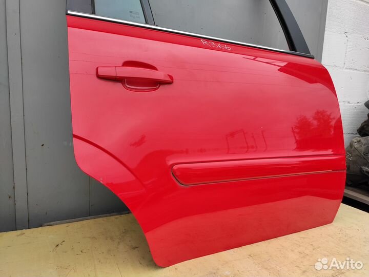 Дверь задняя правая на Opel Zafira B