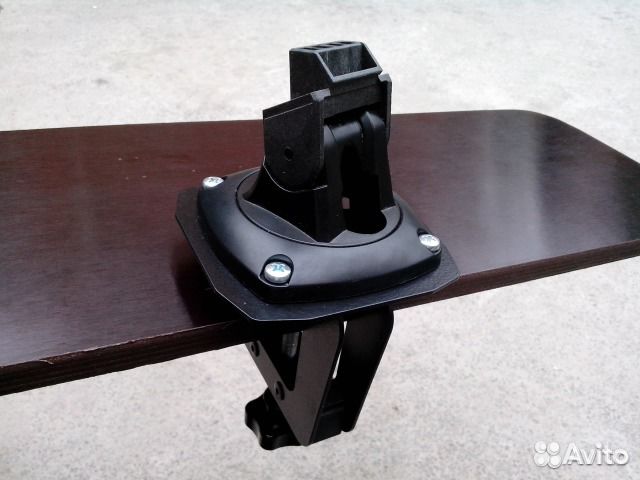 Крепление датчика и монитора эхолота