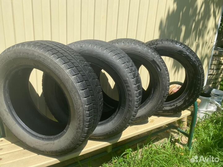 Bridgestone Blizzak Revo GZ 225/60 R17