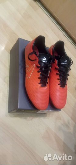 Футбольные бутсы