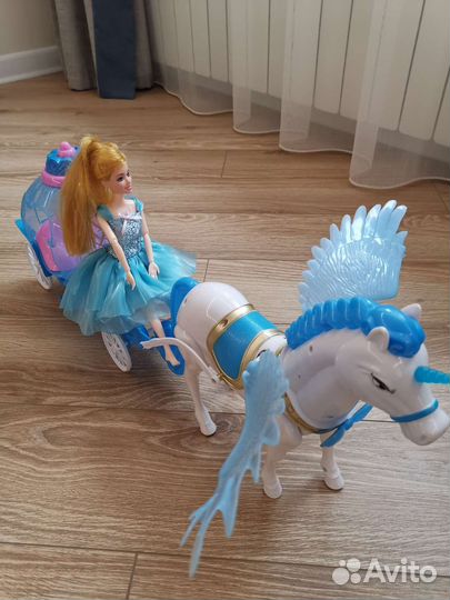 Кукла с каретой и лошадью