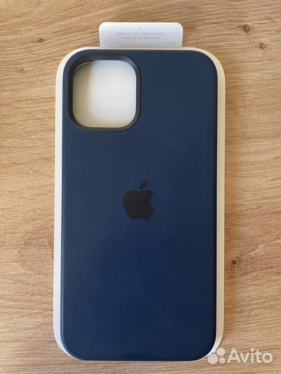 Оригинальный чехол на iPhone 12