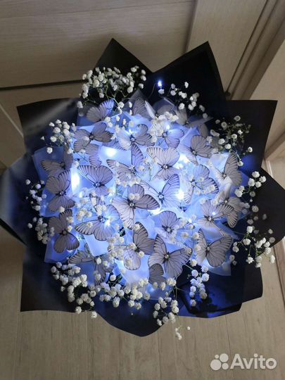 Светящийся букет из бабочек