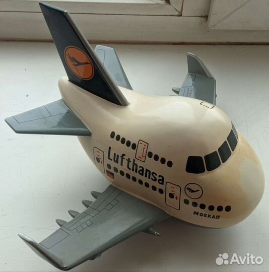 Модель самолета Lufthansa