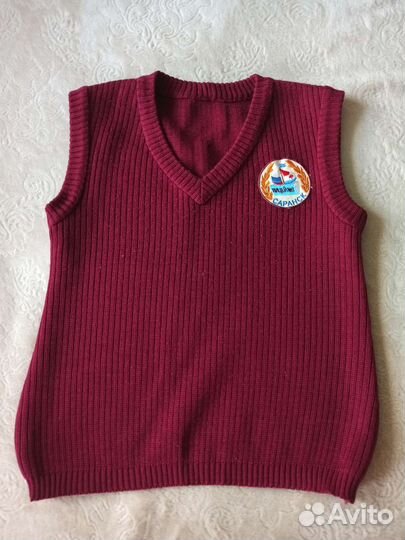 Жилет бордовый школьный