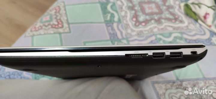 Ноутбук Samsung i5/6GB/Win 10/500GB