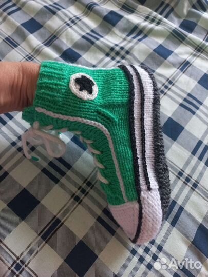 Вяжу на заказ тапочки кеды