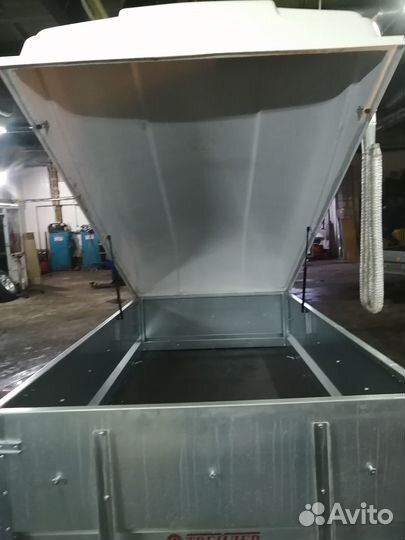 Прицеп Трейлер с пластиковой крышкой легкового