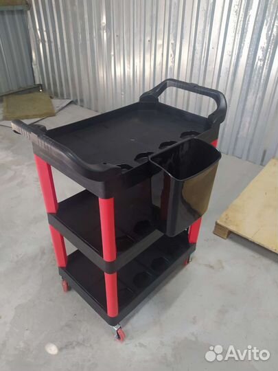 Пластиковый стол детейлера на колесах