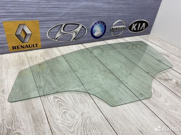 Стекло боковое двери KIA RIO 3 Лев