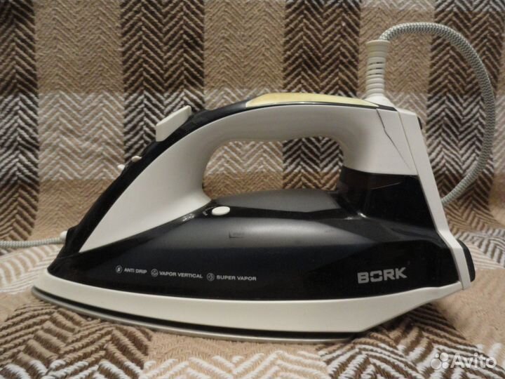 Утюг Bork IR NWV 3424 BK