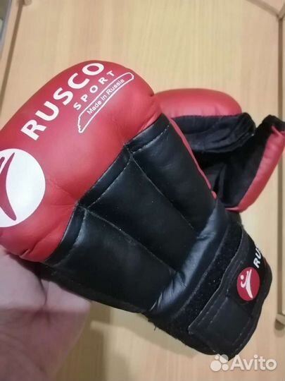 Перчатки и шлем для борьбы