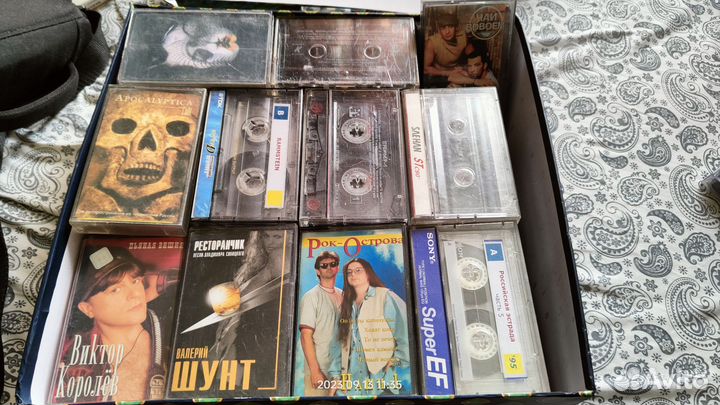 Коробка аудио кассет с записями 62 шт
