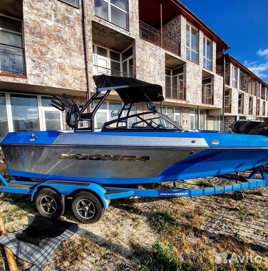 Продаю буксировщик Moomba Helix