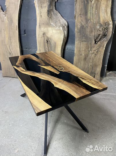 Стол из слэба и смолы