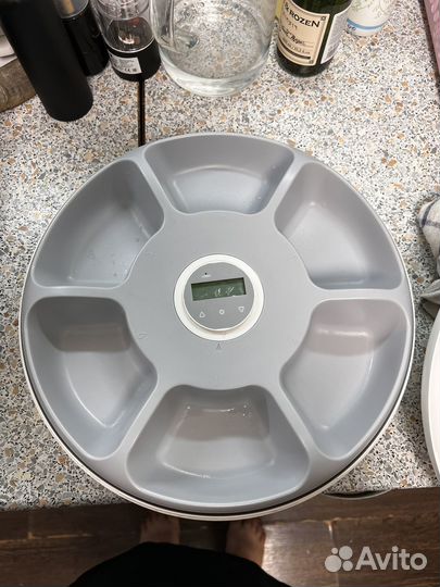 Автоматическая кормушка для кошек и собак