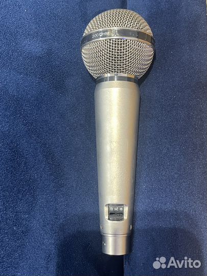 Студийный микрофон AKG D2000E