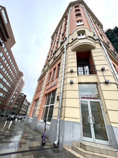 6-к. квартира, 168 м², 8/8 эт.