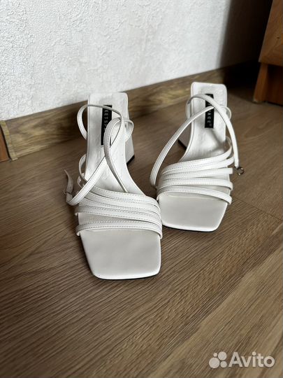 Босоножки женские