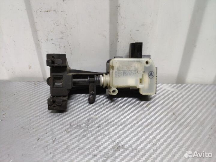 Активатор замка крышки бензобака Mercedes-Benz