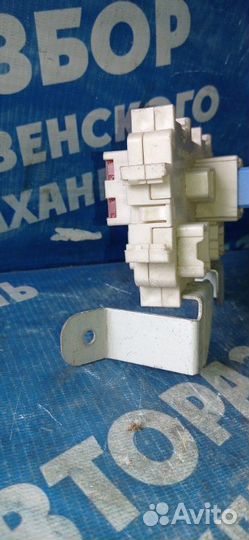 Блок предохранителей салона Mitsubishi Outlander