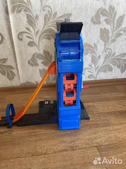 Гараж холт вилс