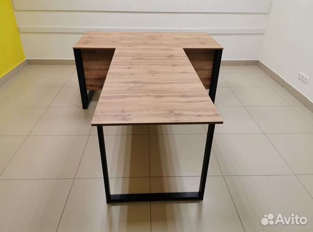 Стол руководителя с брифингом лофт