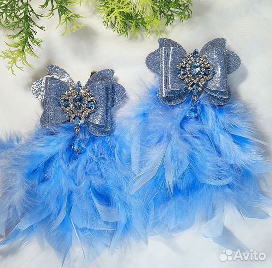 Бантики с перьями