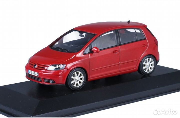 Модель Volkswagen Golf 5 Plus 2005 1/43 Minichamps