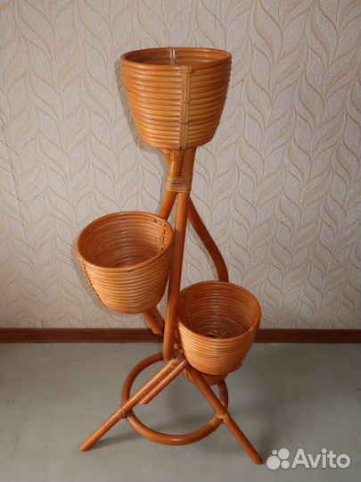 Подставка для цветов из ротанга