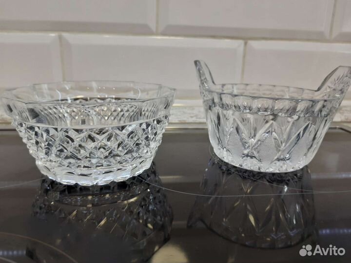 Хрустальные вазы и салатницы