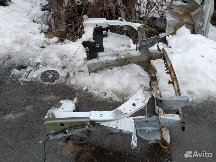 Передняя часть mitsubishi outlander 3