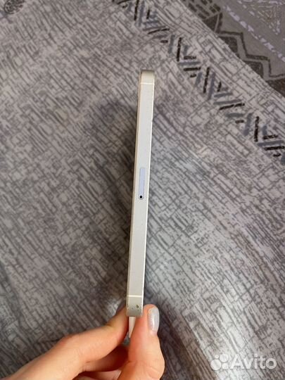 iPhone SE, 32 ГБ