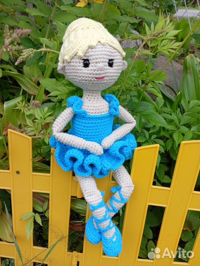 Вязаная кукла - балерина ручной работы