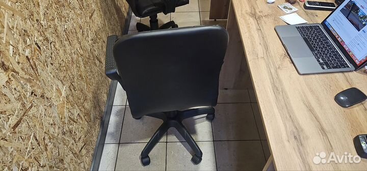 Стул кресло офисный на колесах новые