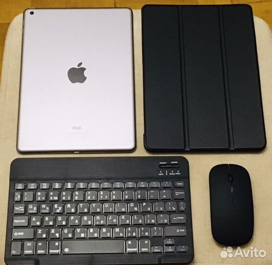 Apple iPad 9.7 Wi-Fi 128GB Black & Smart Cover NEW