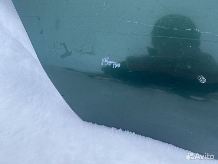 Задняя правая дверь mitsubishi carisma