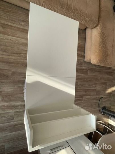 Маникюрный стол