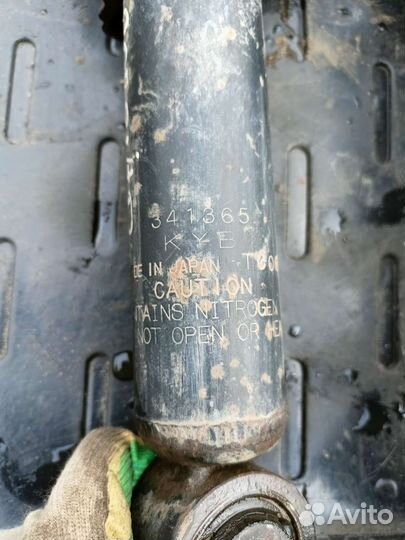 Kia Sorento передние стойки