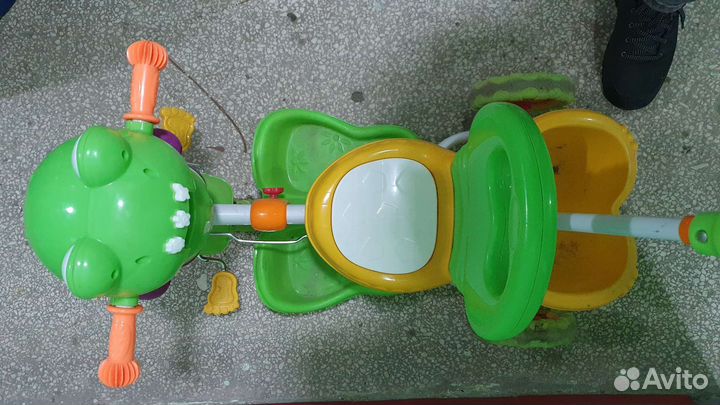 Детский трёхколёсный велосипед с ручкой