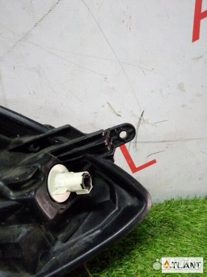 Фара передняя правая toyota vitz